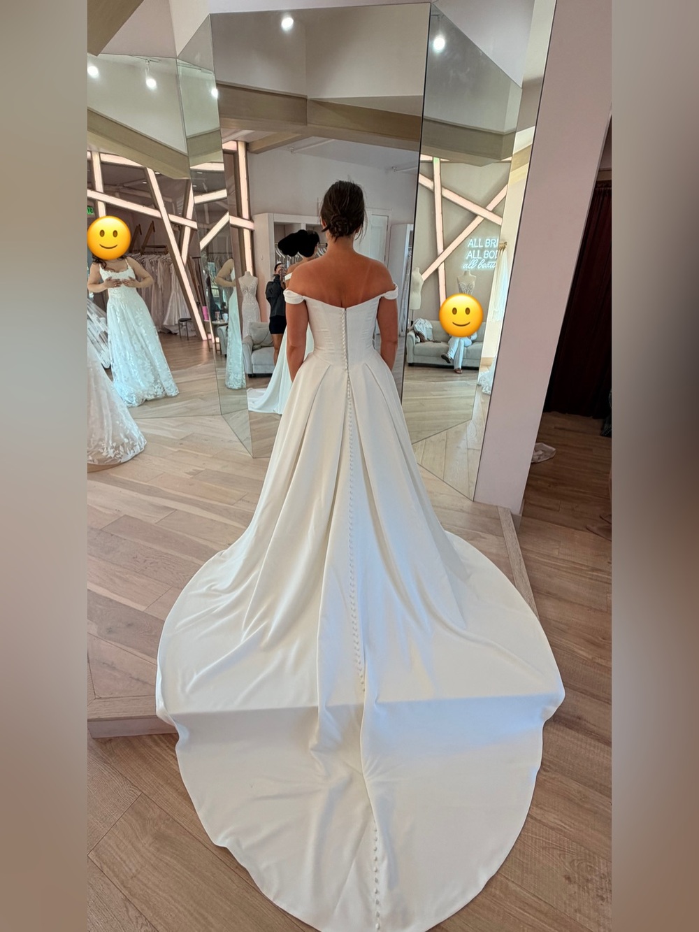 One of a kind unworn bridal gown - Picture 4 of 4